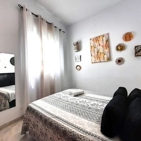 Budget & Lovely Rooms Las Setas Siviglia Esterno foto