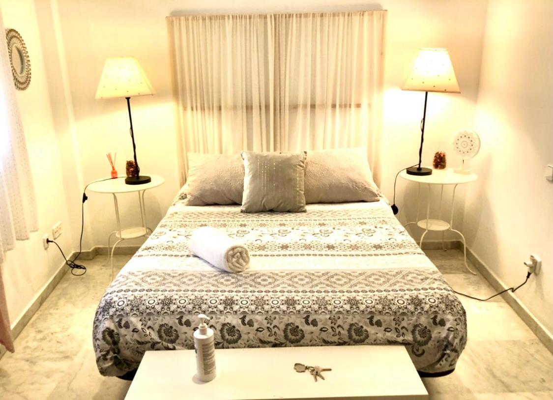 Budget & Lovely Rooms Las Setas Siviglia Esterno foto