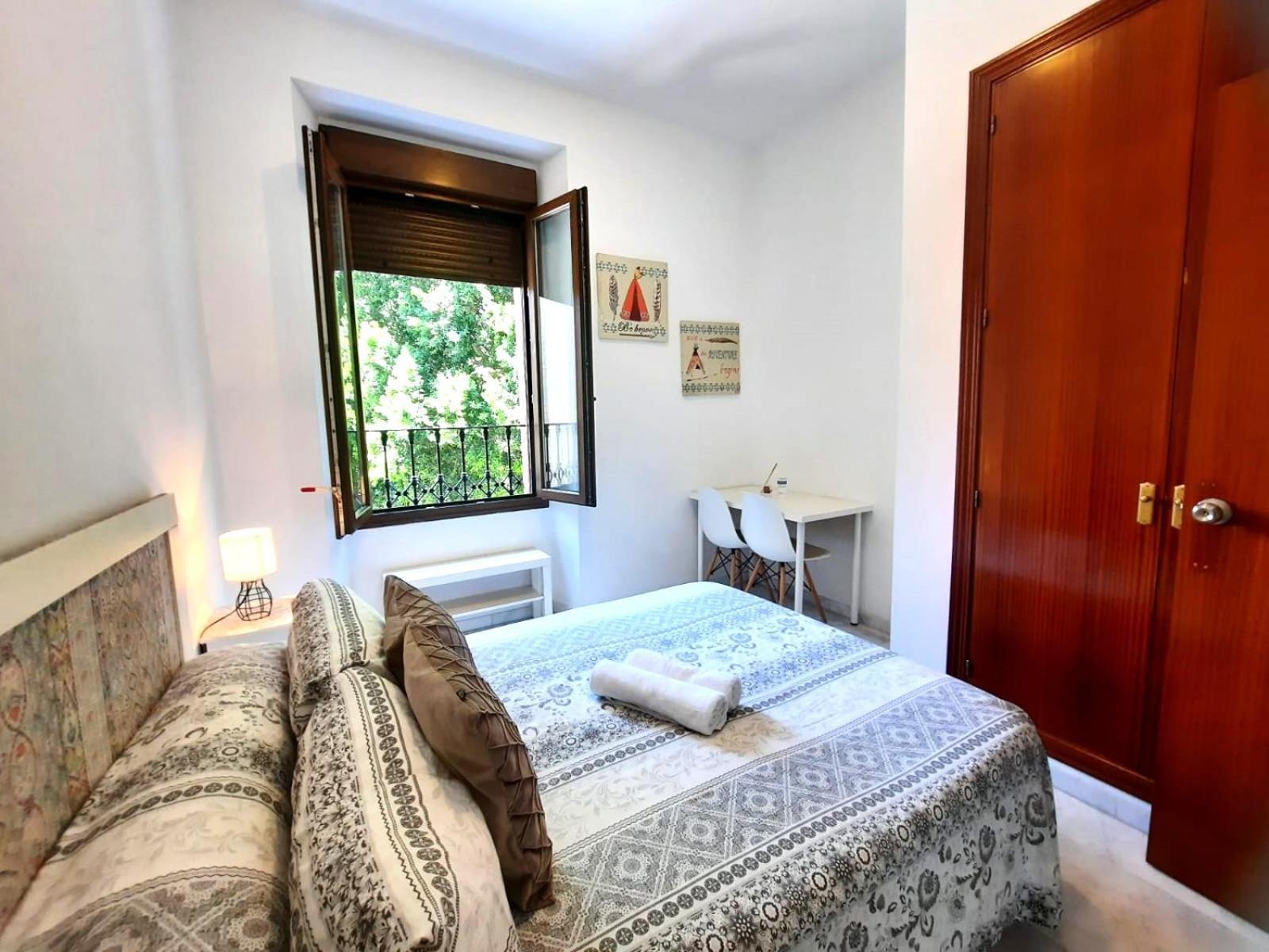 Budget & Lovely Rooms Las Setas Siviglia Esterno foto