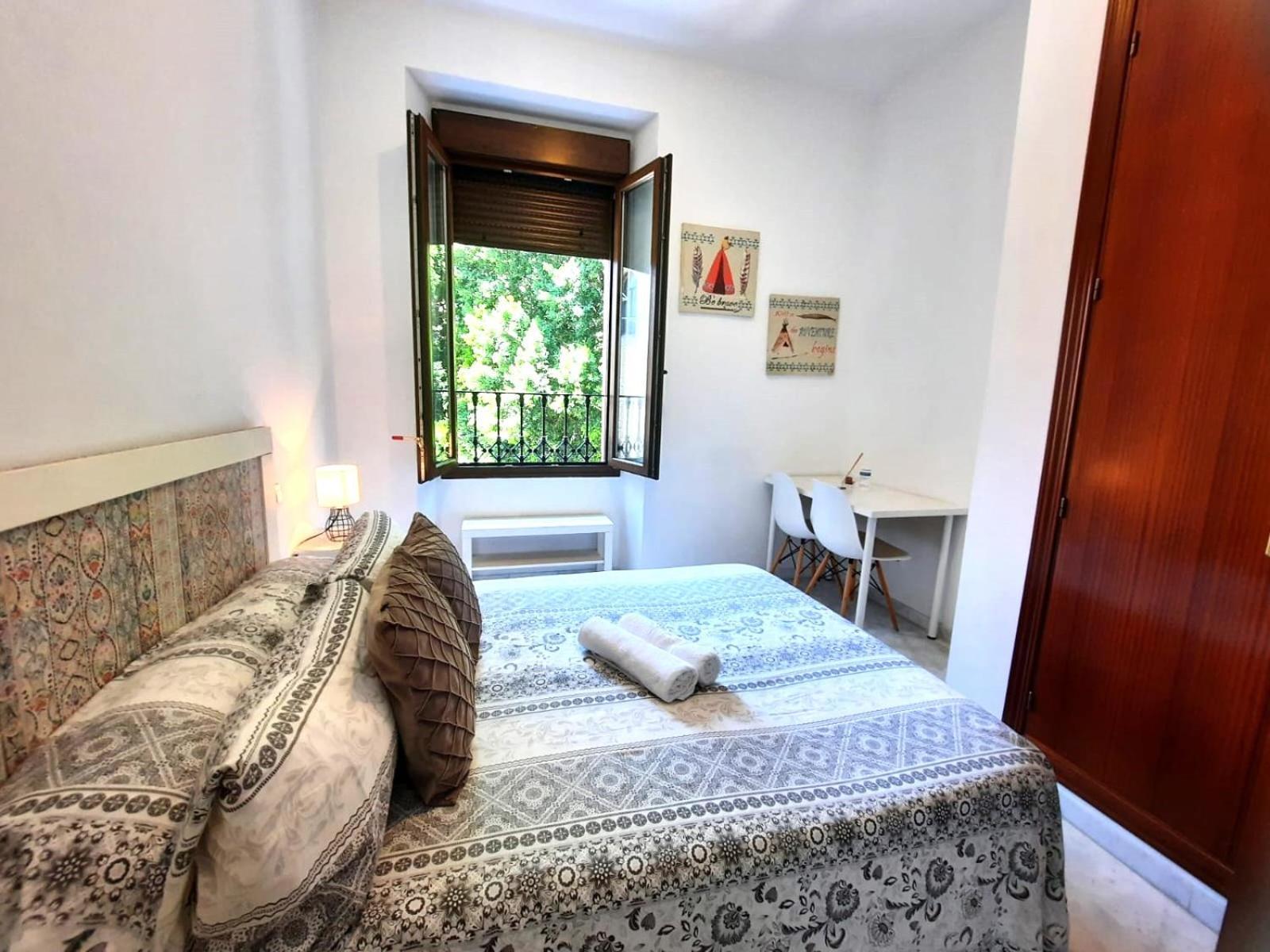 Budget & Lovely Rooms Las Setas Siviglia Esterno foto