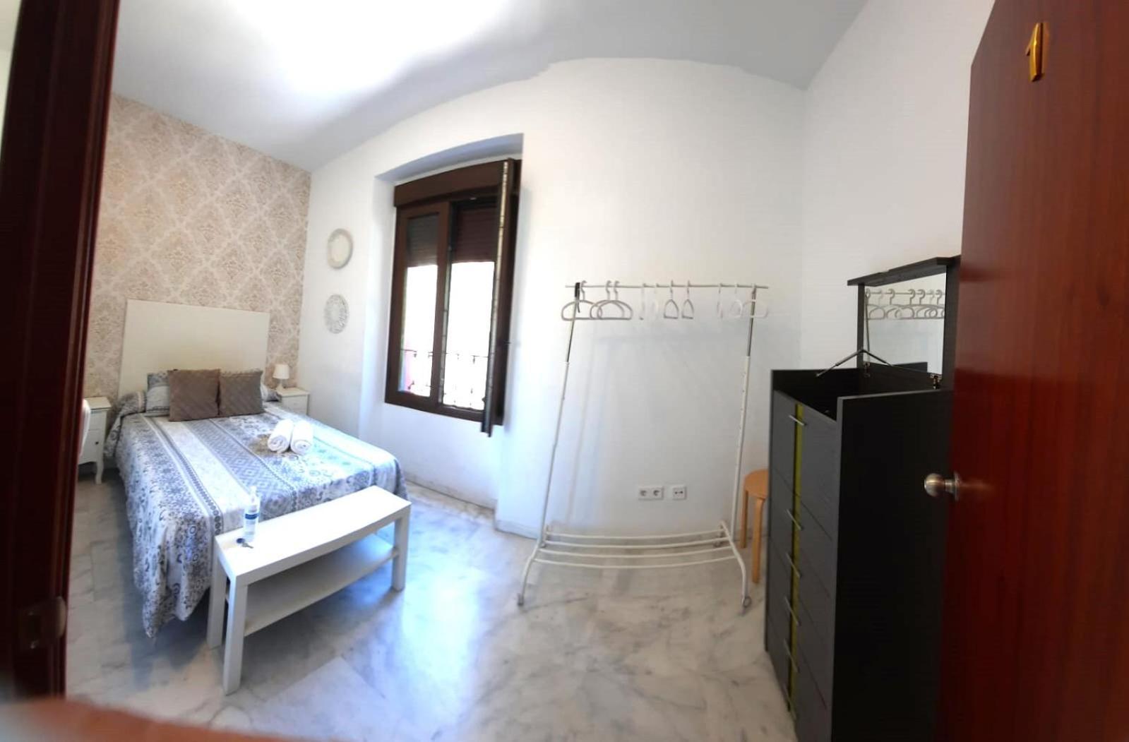 Budget & Lovely Rooms Las Setas Siviglia Esterno foto