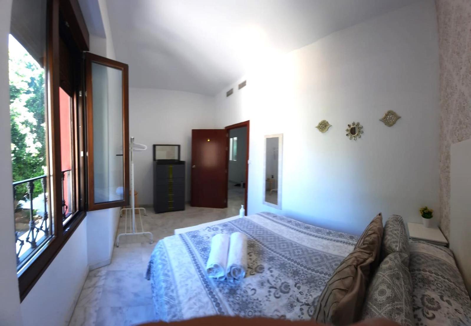 Budget & Lovely Rooms Las Setas Siviglia Esterno foto