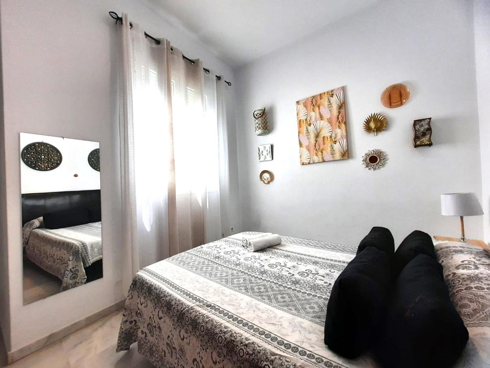 Budget & Lovely Rooms Las Setas Siviglia Esterno foto