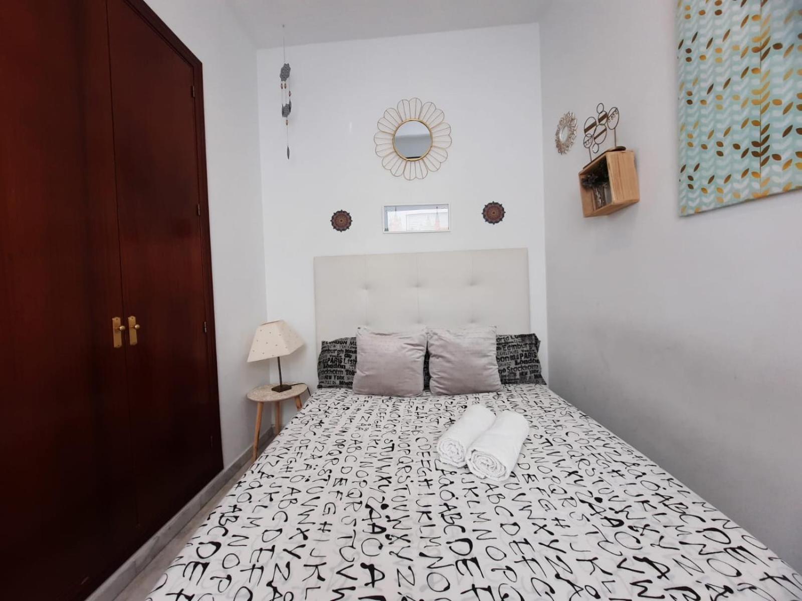 Budget & Lovely Rooms Las Setas Siviglia Esterno foto